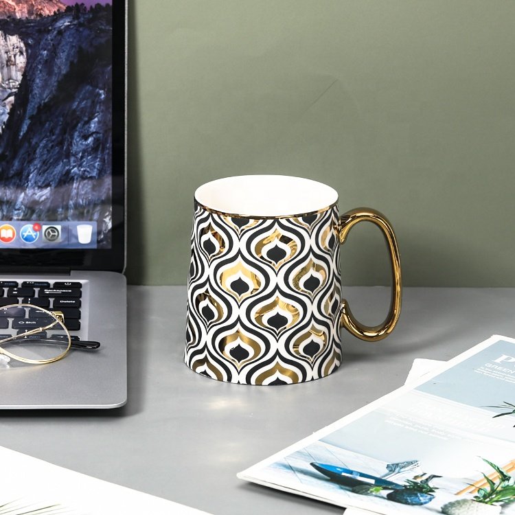 Tivray Hot Sell Creative Spades Pattern Coffee Mug Black Color Luxury Golden Handle Water Cup Ceramic Coffee Milk Mugs