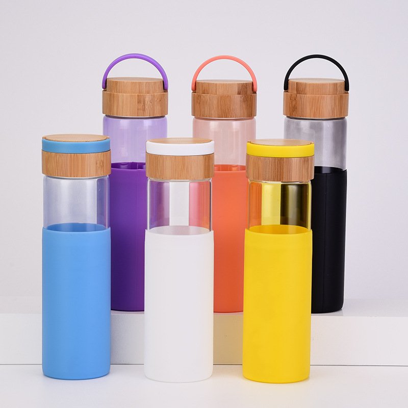 High Quality 520ML Silicone Sleeves Bamboo Lid Sports Water Bottle With Hand Grip