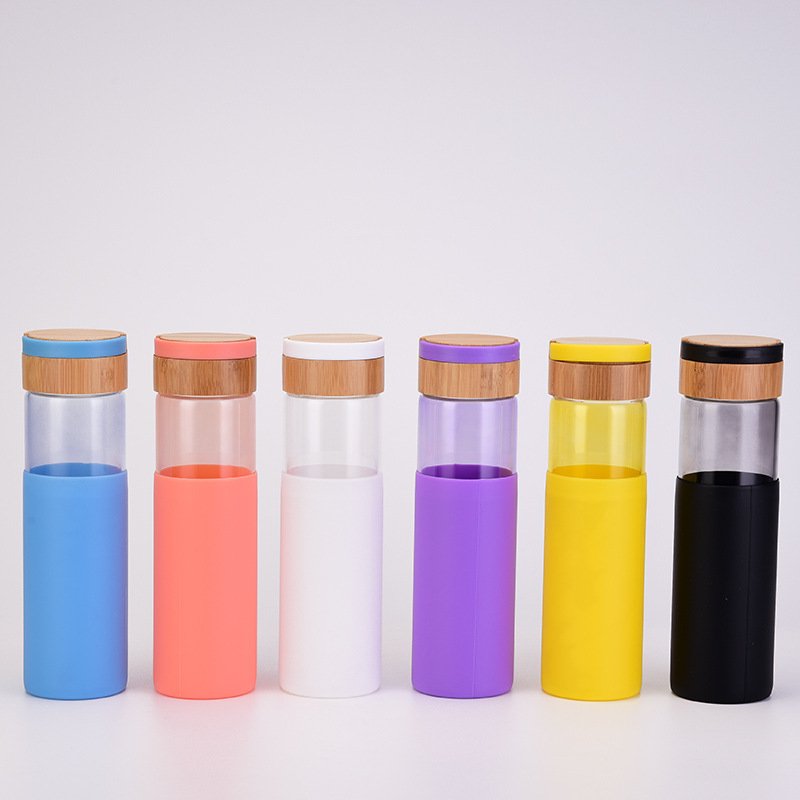 High Quality 520ML Silicone Sleeves Bamboo Lid Sports Water Bottle With Hand Grip