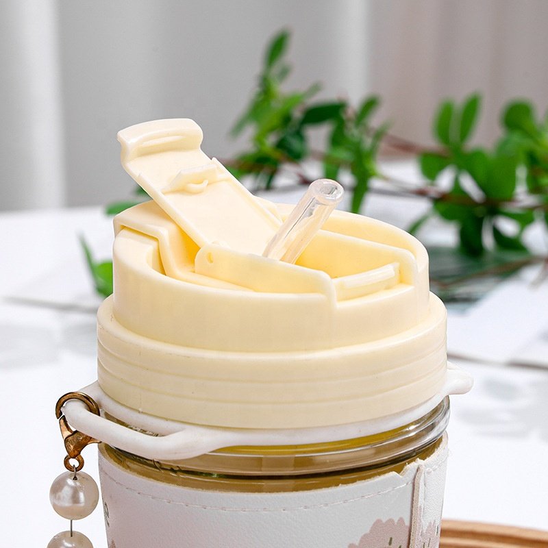 Wholesale Pearl cup chain Glass Cup lid silicone straw coffee milk tea cold mugs with lids and straw