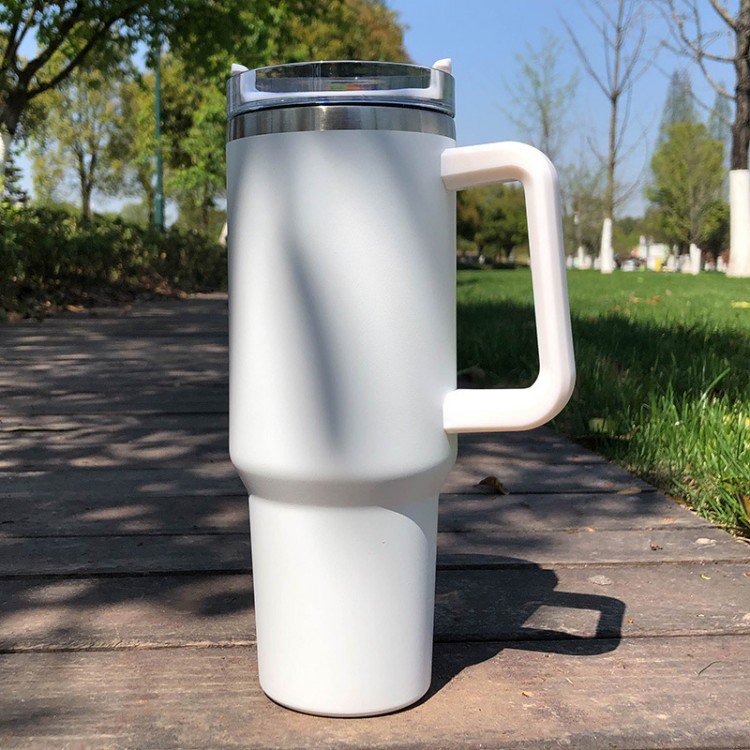 Best Selling Stainless Cup 2024 Straw water bottles Stanly Cup 40oz with Handle