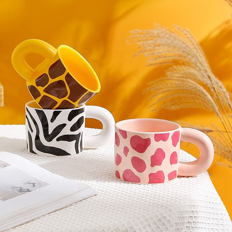 Creative Leopard Spotted Thick Handle Porcelain Pottery Animales Coffee Cup Leopard Painted Ceramic Mug