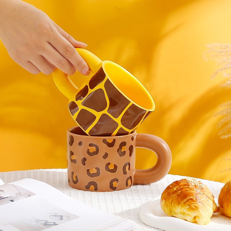Creative Leopard Spotted Thick Handle Porcelain Pottery Animales Coffee Cup Leopard Painted Ceramic Mug