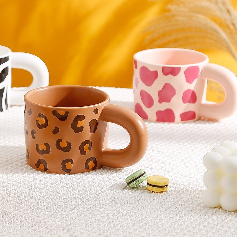 Creative Leopard Spotted Thick Handle Porcelain Pottery Animales Coffee Cup Leopard Painted Ceramic Mug