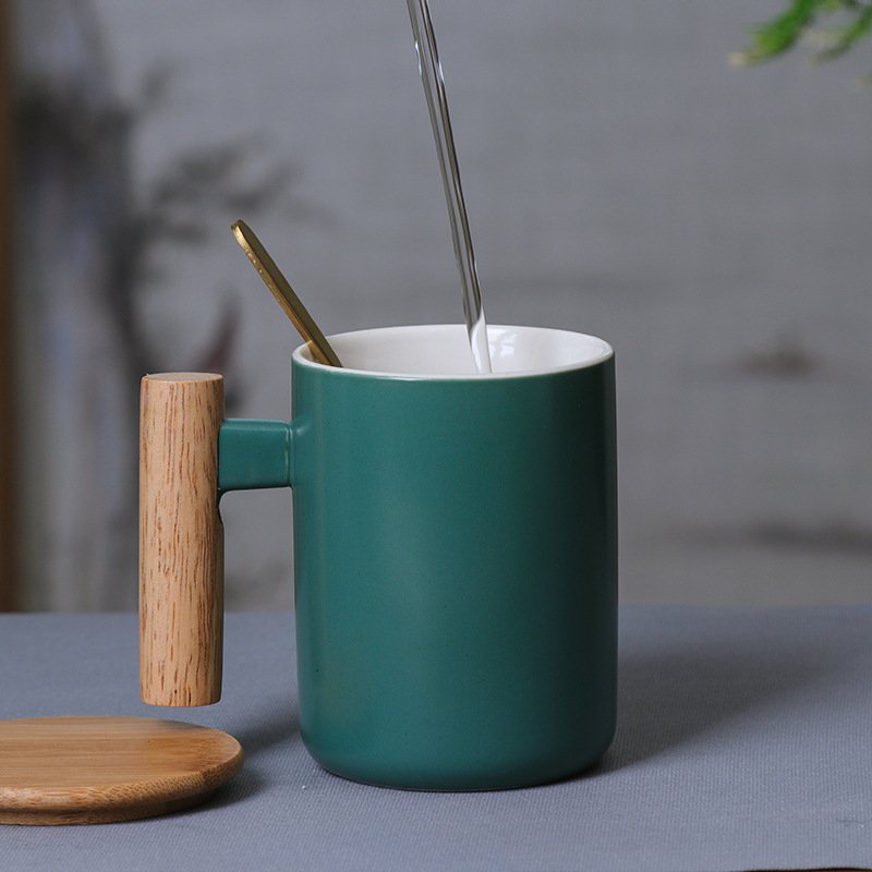 Top sale gift wooden handle porcelain coffee mug set custom logo nordic ceramic coffee mugs with bamboo lid and golden spoon