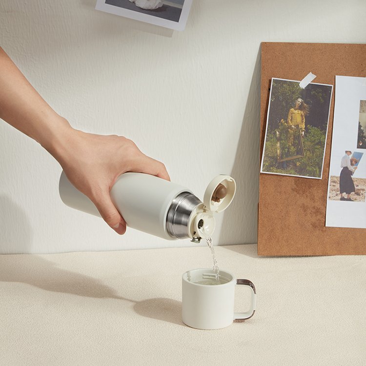 double wall vacuum stainless steel water bottle 560ml 18.9oz vacuum mug With handle Eco-friendly Light weight thermos car cup