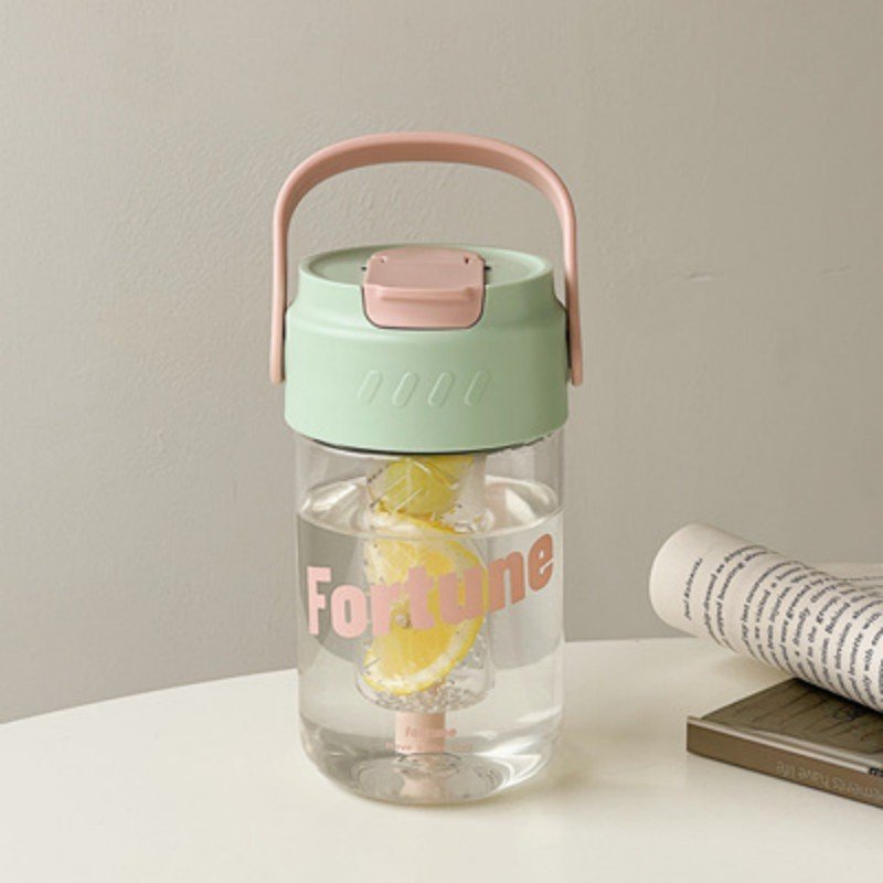 Summer New Transparent Straw Water Bottle Chic Dainty Letter Believe Clear Plastic Bottles with Filter Screen Handgrip