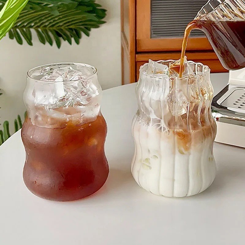 Wholesale Large Capacity Glass Water Cup with Lids and Straws Wave Shape Ribbed Striped Mug for Drinking