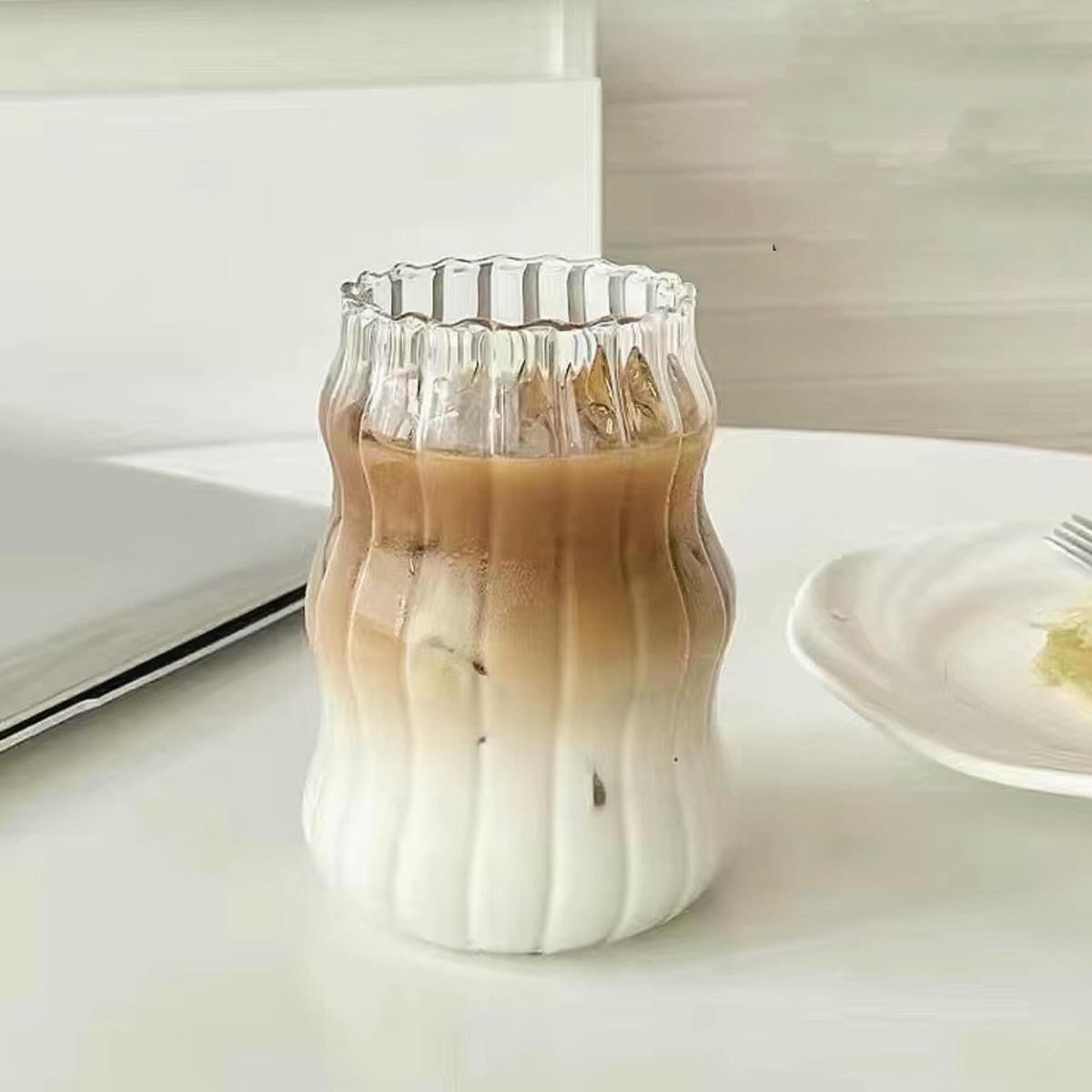 Wholesale Large Capacity Glass Water Cup with Lids and Straws Wave Shape Ribbed Striped Mug for Drinking