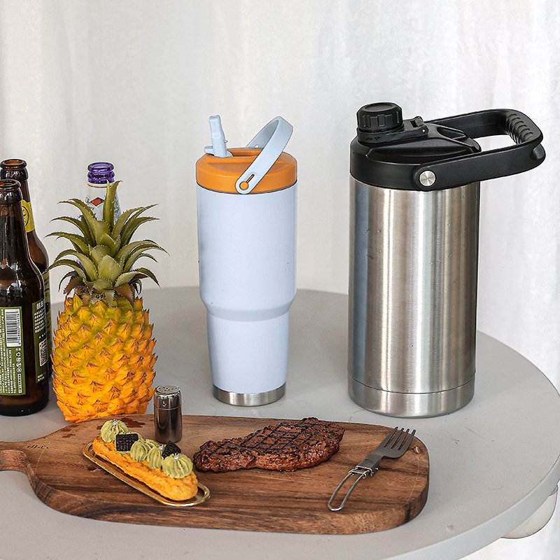 Custom Logo 64oz 84oz 128oz Gallon Beer Growler Insulated Stainless Steel Outdoor Water Bottles with Sleeve