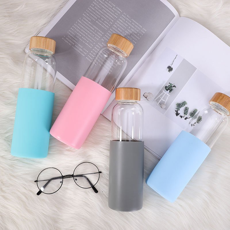 Hot Selling 20oz Borosilicate Drinkware tomatodo botella de agua Tumbler Glass Water Bottle With Silicone Sleeve Bamboo Lid