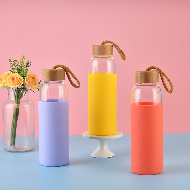 Hot Selling 20oz Borosilicate Drinkware tomatodo botella de agua Tumbler Glass Water Bottle With Silicone Sleeve Bamboo Lid