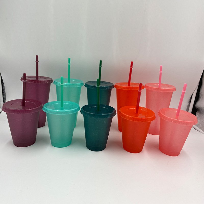 Summer Hot Sale New Water Cup Plastic Cups with Straw Lid Design Comfortable Coffee Mugs