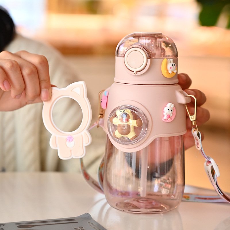 Summer cute 680ml children portable juice drinking cup bpa free reusable travel school kids plastic water bottles with straw