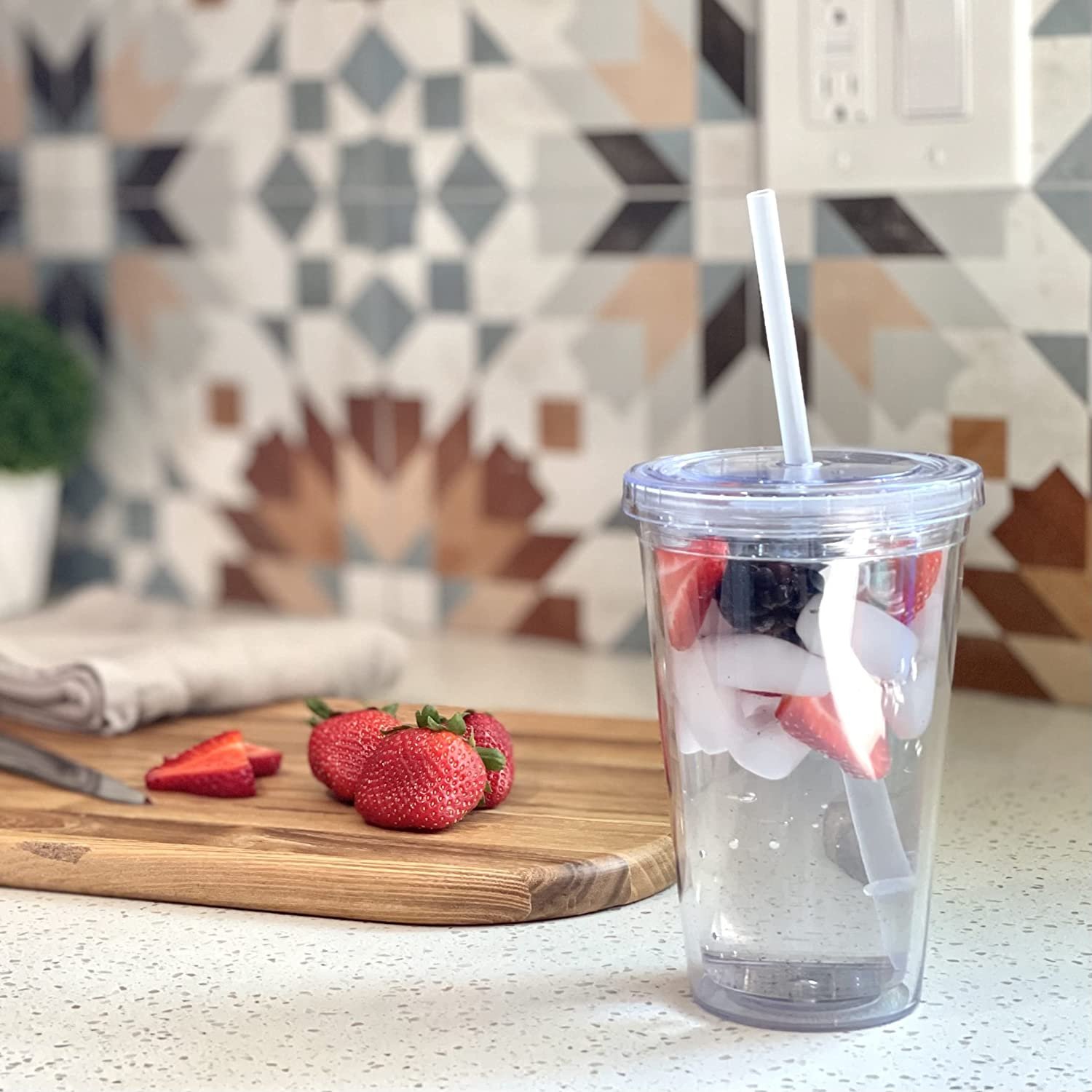 24oz Clear Double Wall Plastic Tumblers with Lids and Straws BPA Free Coffee Cups With Straw Reusable Travel Mug for Party