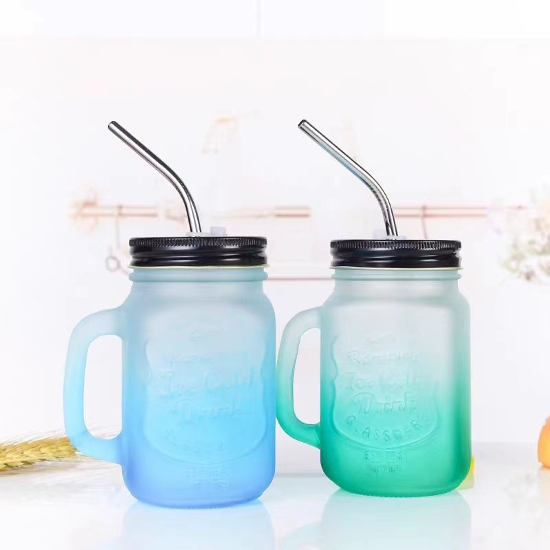 Wholesale spot wide mouthed straw with lid Mug embossed glass 16oz milk tea juice drink Mason cup with handle