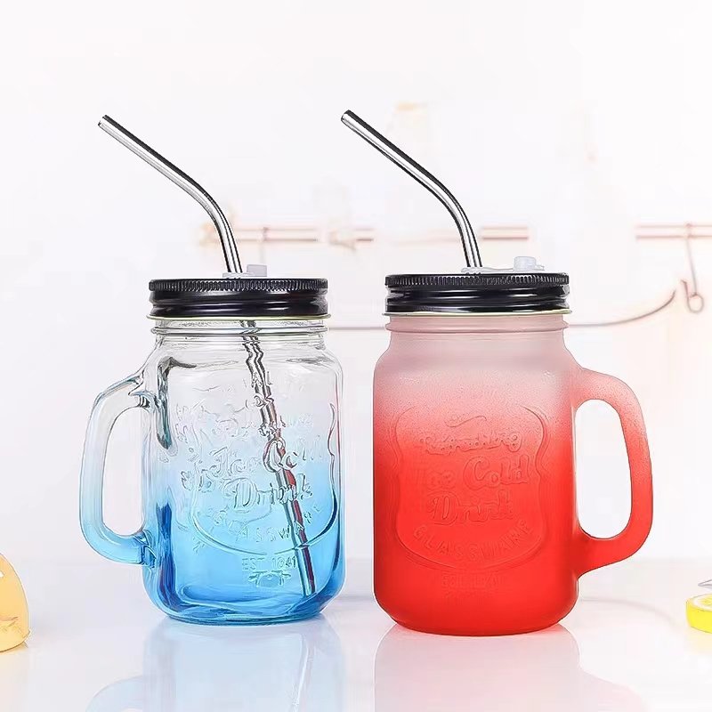 Wholesale spot wide mouthed straw with lid Mug embossed glass 16oz milk tea juice drink Mason cup with handle