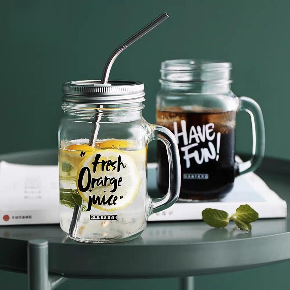 Wholesale spot wide mouthed straw with lid Mug embossed glass 16oz milk tea juice drink Mason cup with handle