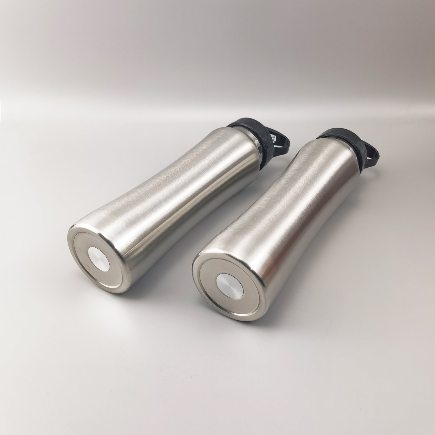 304 Food-Grade Stainless Steel Double-Wall Water Bottle with Plastic Lid and Straw for Outdoor Sports Activities