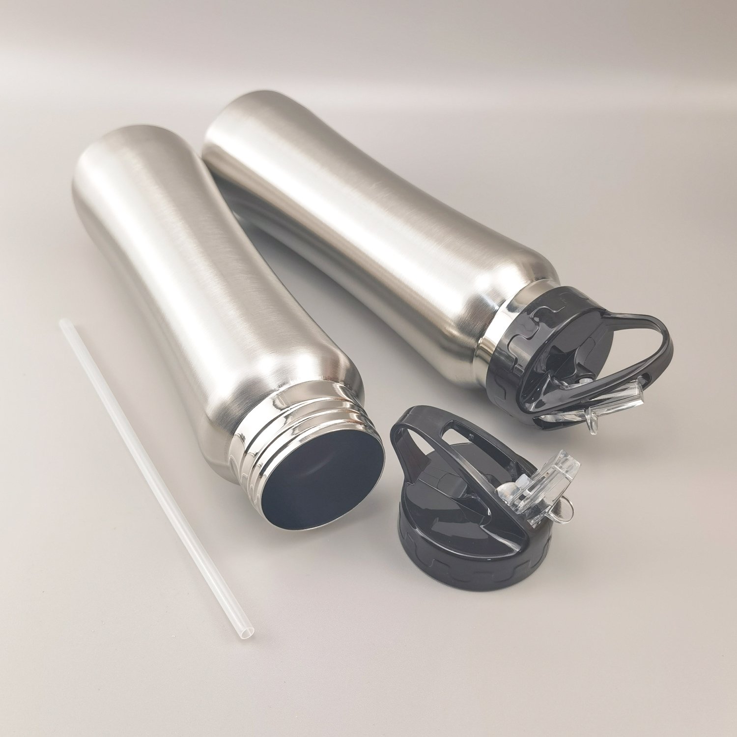 304 Food-Grade Stainless Steel Double-Wall Water Bottle with Plastic Lid and Straw for Outdoor Sports Activities