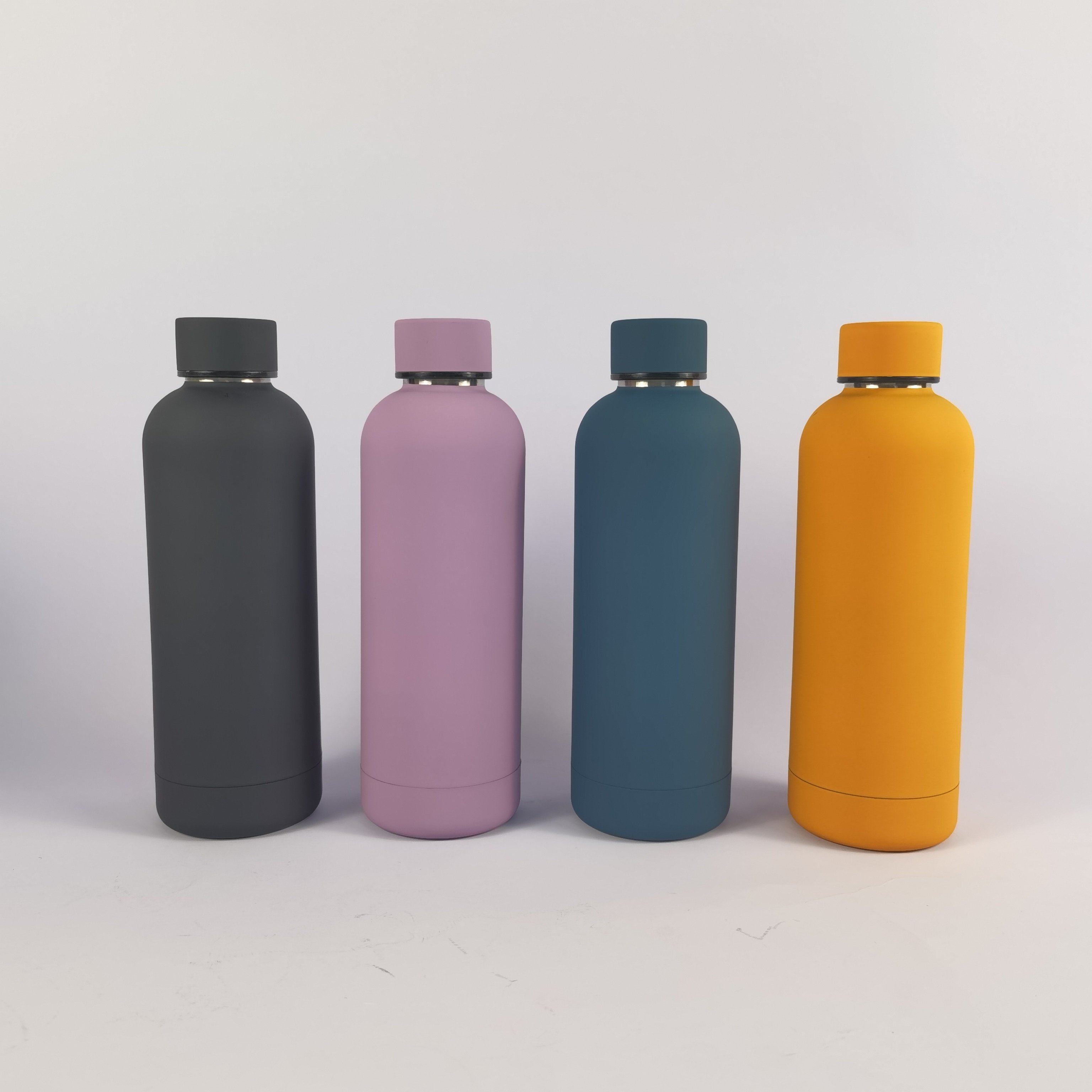 Stock Vacuum Flask Double Wall Stainless Steel Insulated Water Bottle With Colorful Silicone Rubber Coating