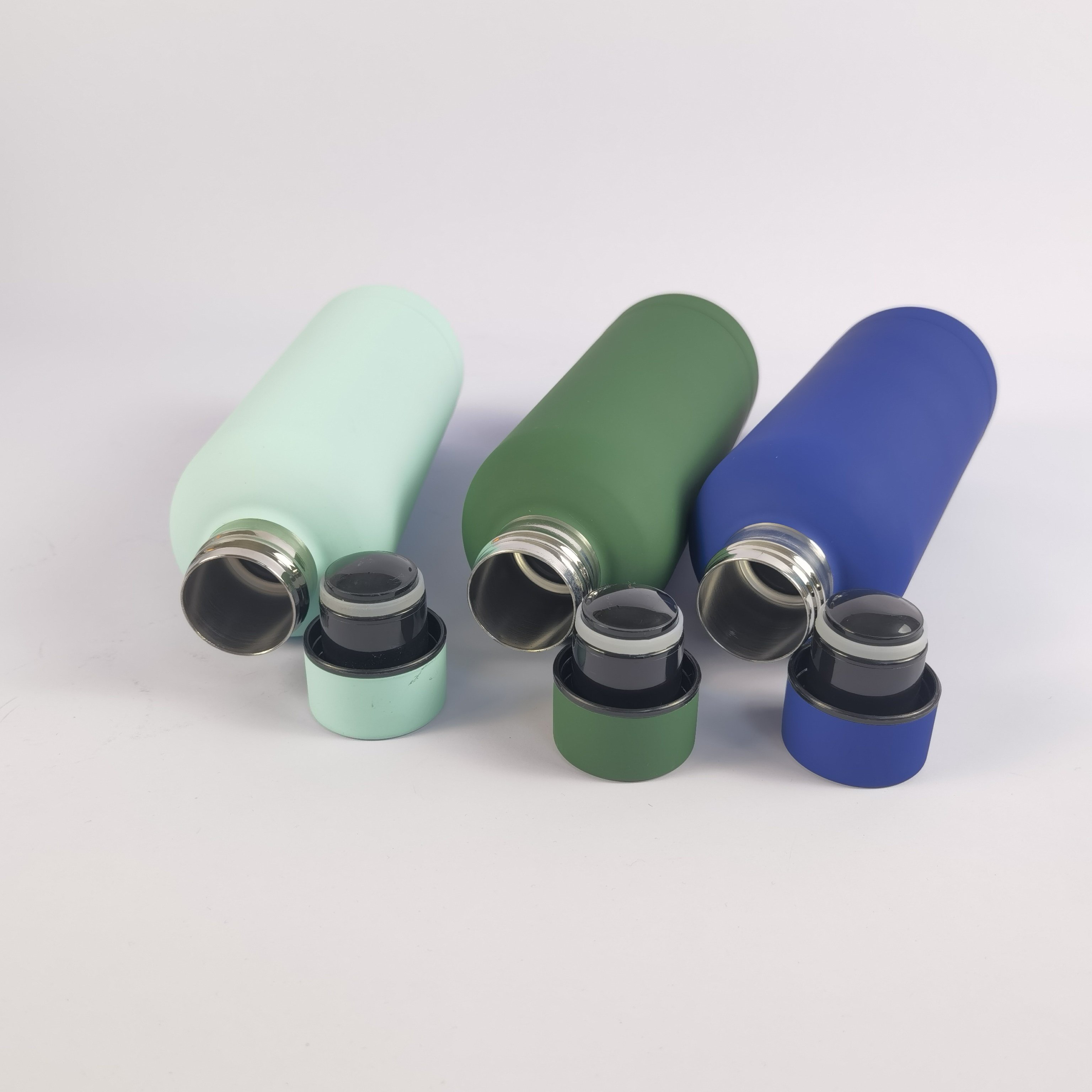 Stock Vacuum Flask Double Wall Stainless Steel Insulated Water Bottle With Colorful Silicone Rubber Coating