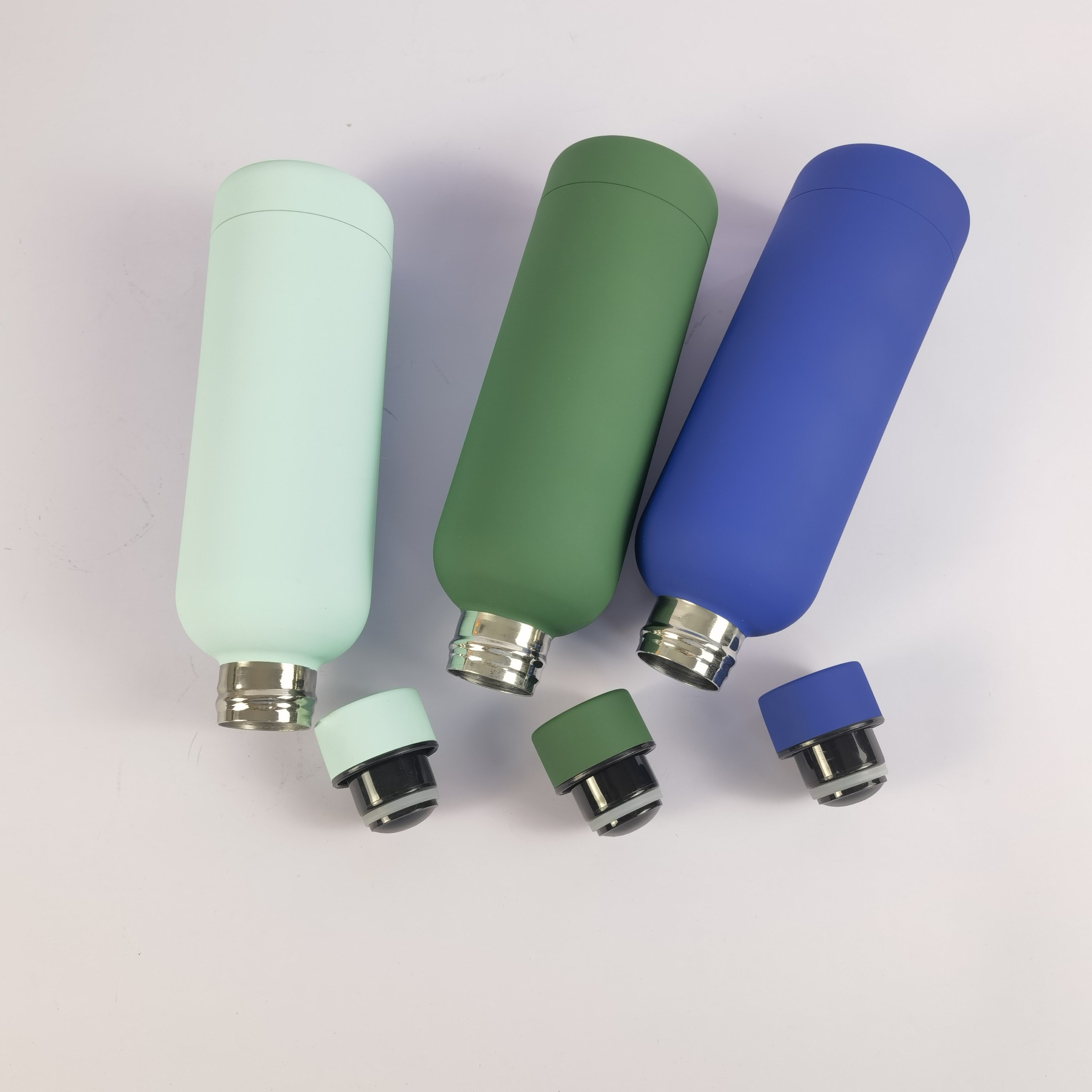 Stock Vacuum Flask Double Wall Stainless Steel Insulated Water Bottle With Colorful Silicone Rubber Coating