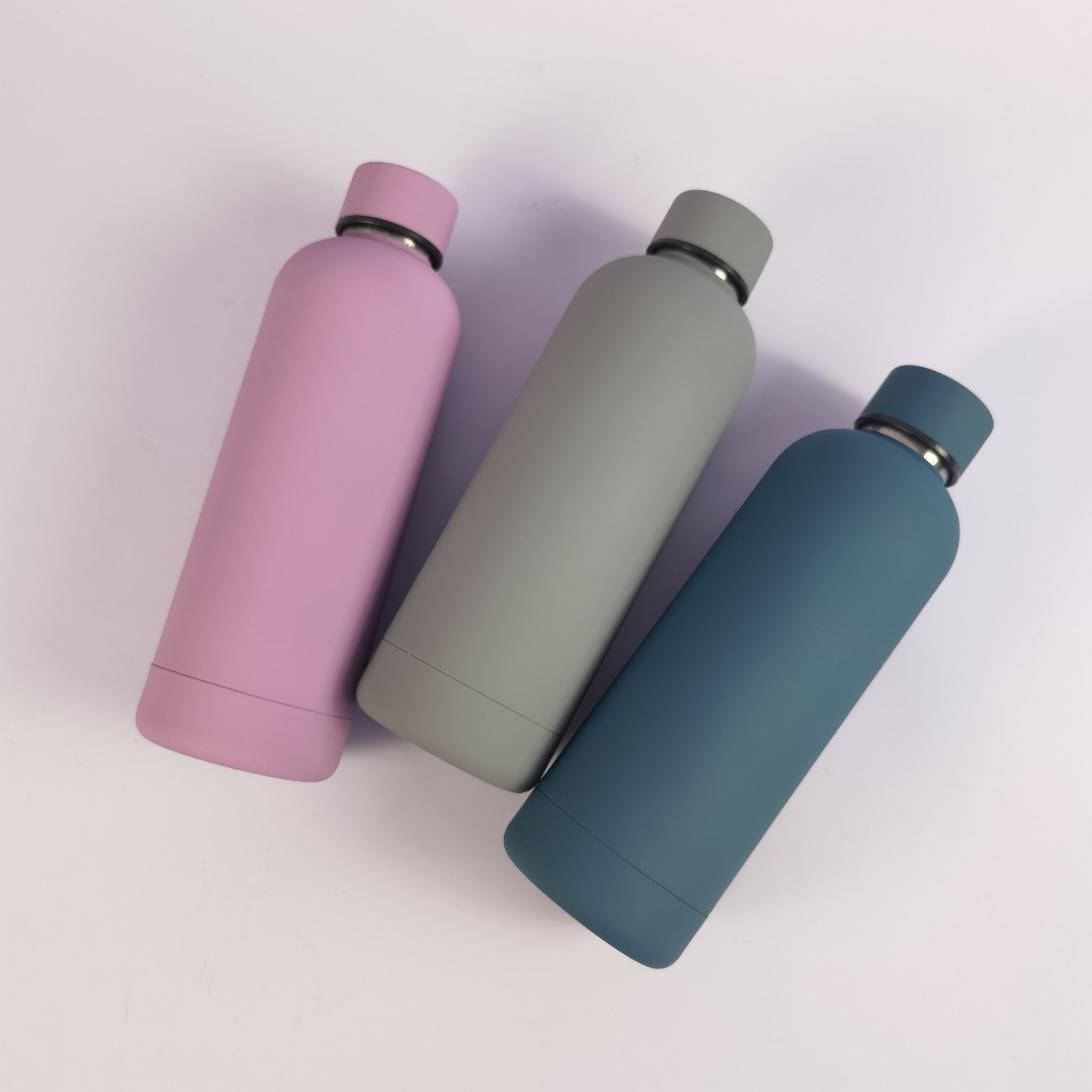 Stock Vacuum Flask Double Wall Stainless Steel Insulated Water Bottle With Colorful Silicone Rubber Coating