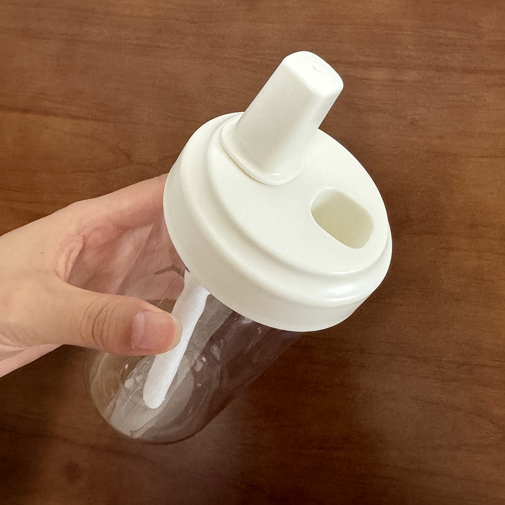 Wholesale Cute Ins girls 500ml 700ml portable clear drinking cup heat-resistant travel glass juice milk water bottle with straw