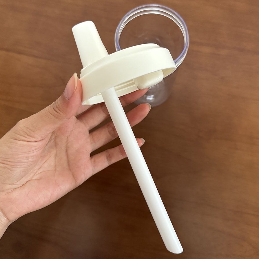 Wholesale Cute Ins girls 500ml 700ml portable clear drinking cup heat-resistant travel glass juice milk water bottle with straw