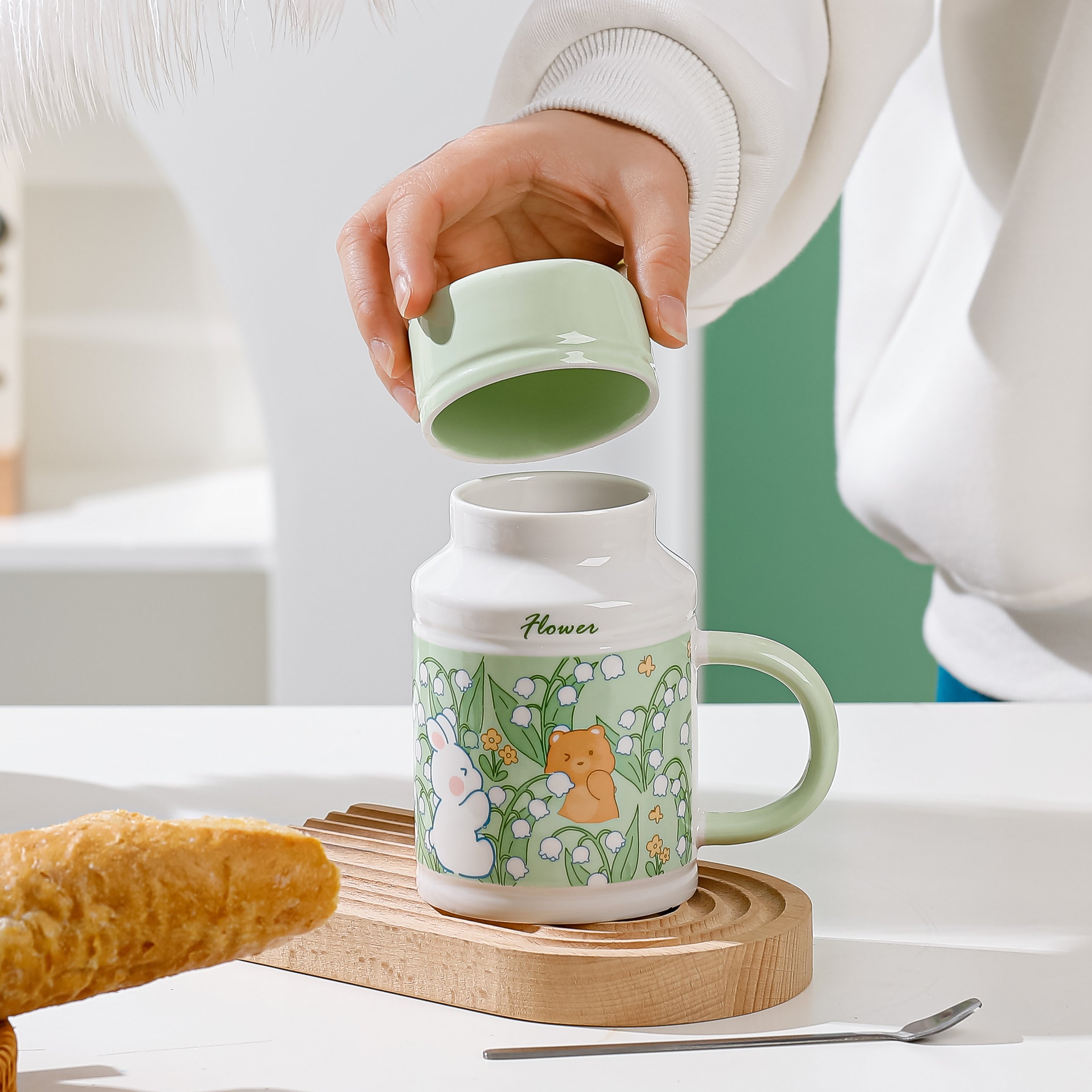 Wholesale 420ml Big Capacity Cute Ceramic Mug With Lid And Spoon Customizable Flower Milk Tea Coffee Cup For Home Office