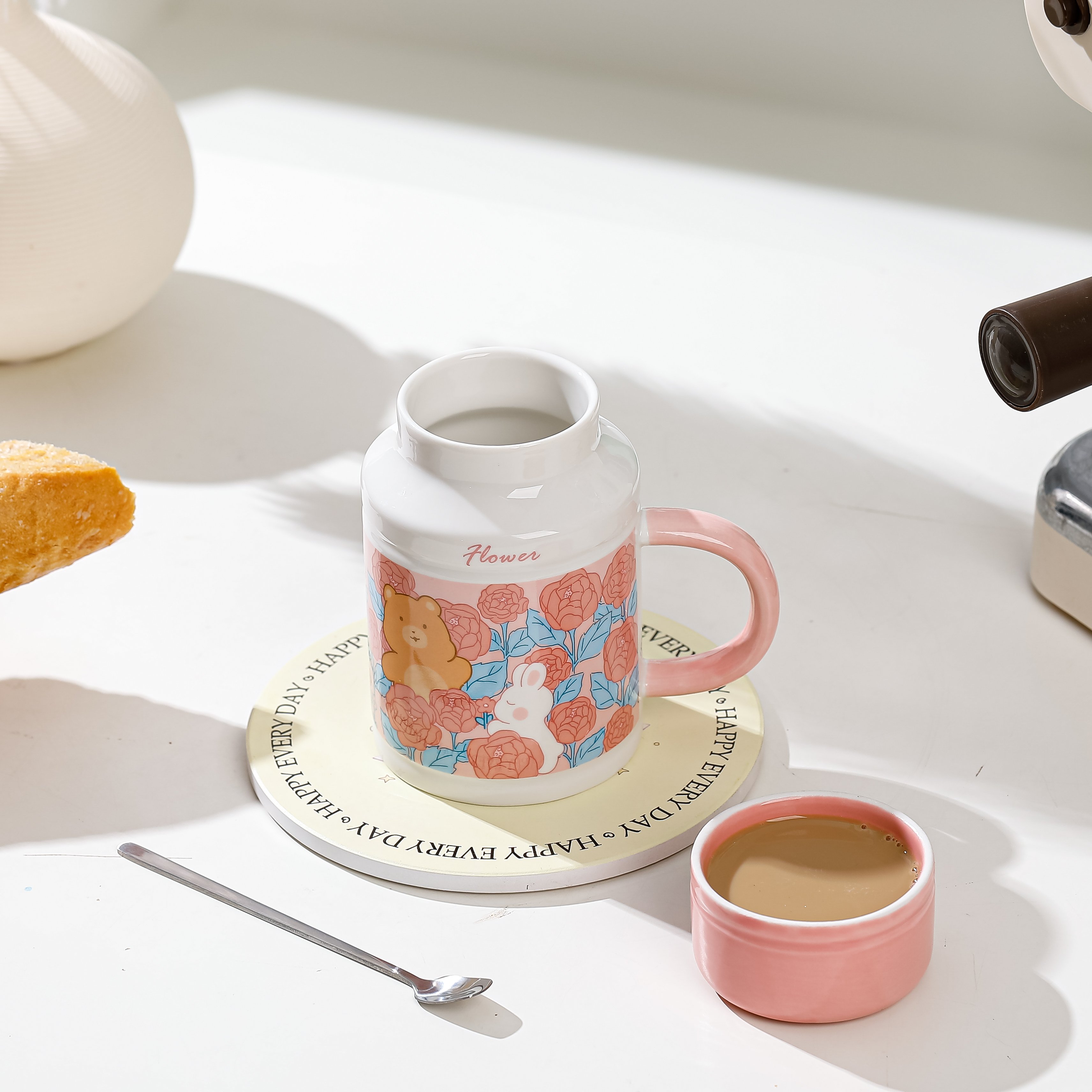 Wholesale 420ml Big Capacity Cute Ceramic Mug With Lid And Spoon Customizable Flower Milk Tea Coffee Cup For Home Office