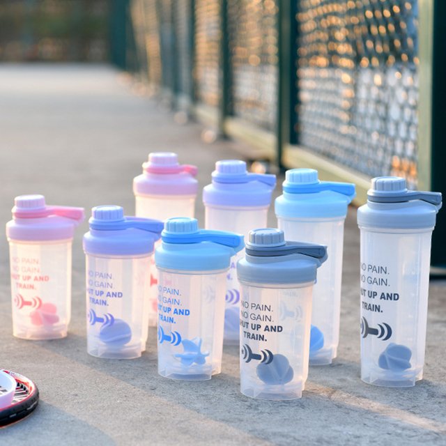 Best seller portable 500ml 700ml bpa free gym sports bicycle plastic protein shaker water bottles with Mixing Ball