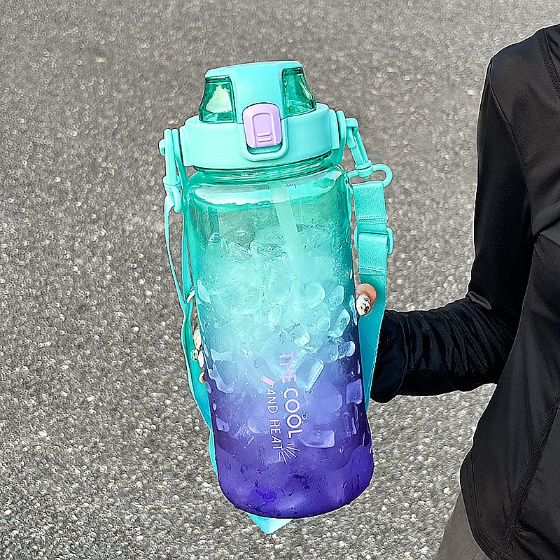 Men's Gym Water Bottle with Straw 2000ml Sports Water Bottles Made of PC Material