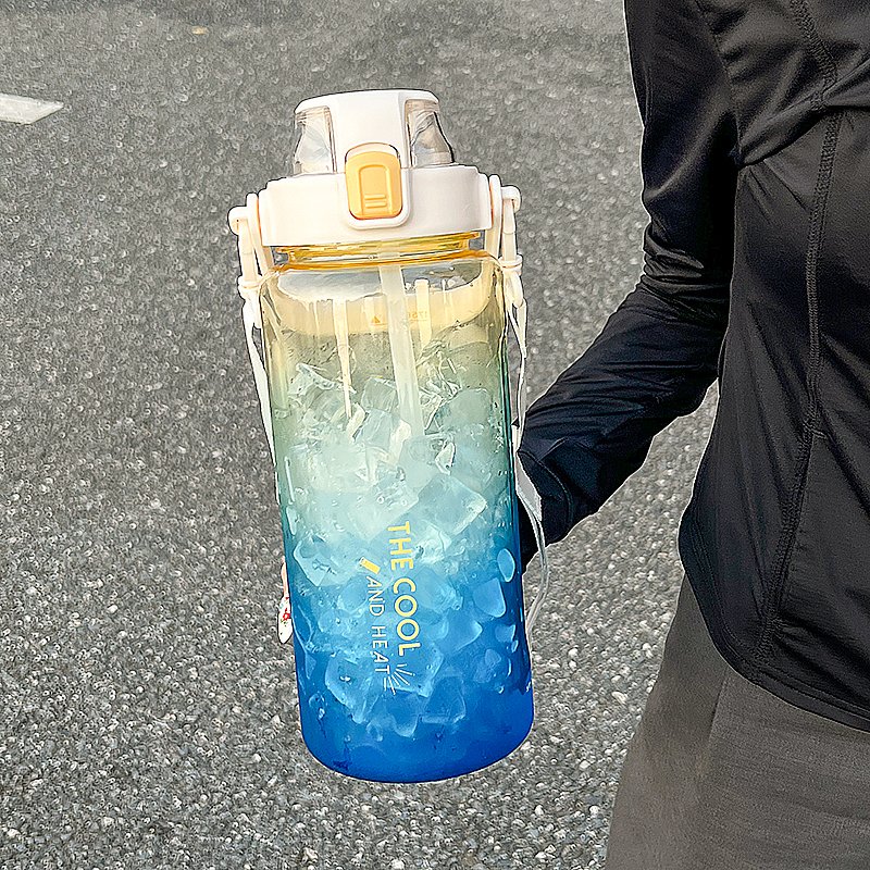 Men's Gym Water Bottle with Straw 2000ml Sports Water Bottles Made of PC Material