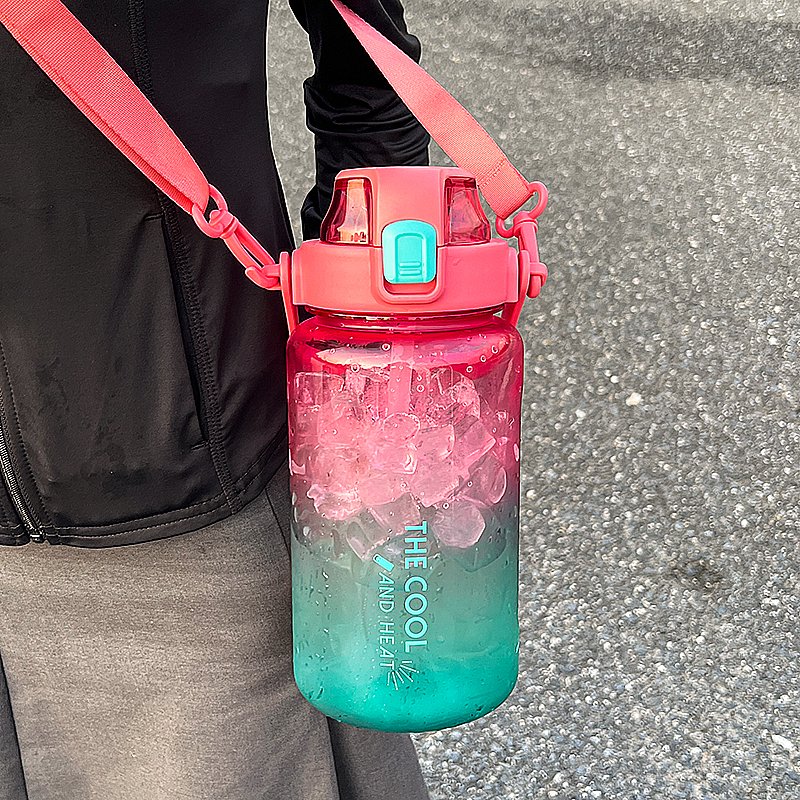 Men's Gym Water Bottle with Straw 2000ml Sports Water Bottles Made of PC Material