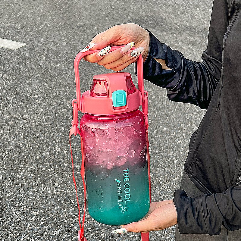 Men's Gym Water Bottle with Straw 2000ml Sports Water Bottles Made of PC Material