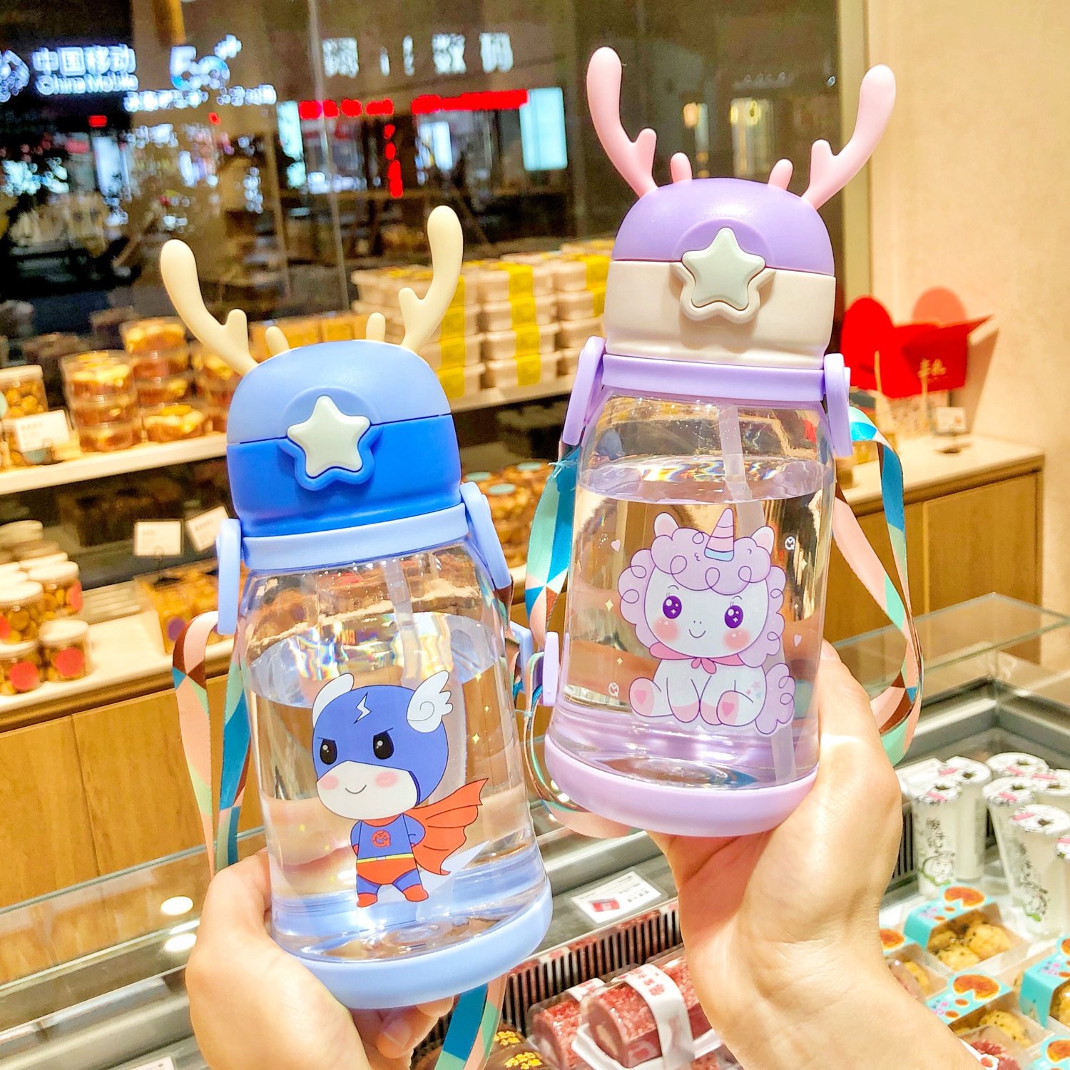 Low MOQ Cheap 500ml Plastic Kids Children Cute Cartoon Strap Kindergarten Primary School Student Cup Water Bottle With Straw