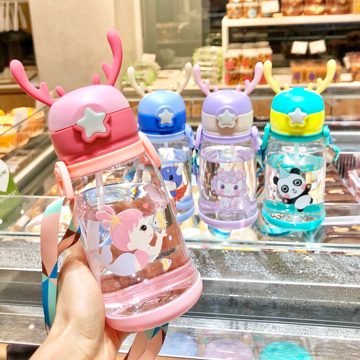 Low MOQ Cheap 500ml Plastic Kids Children Cute Cartoon Strap Kindergarten Primary School Student Cup Water Bottle With Straw