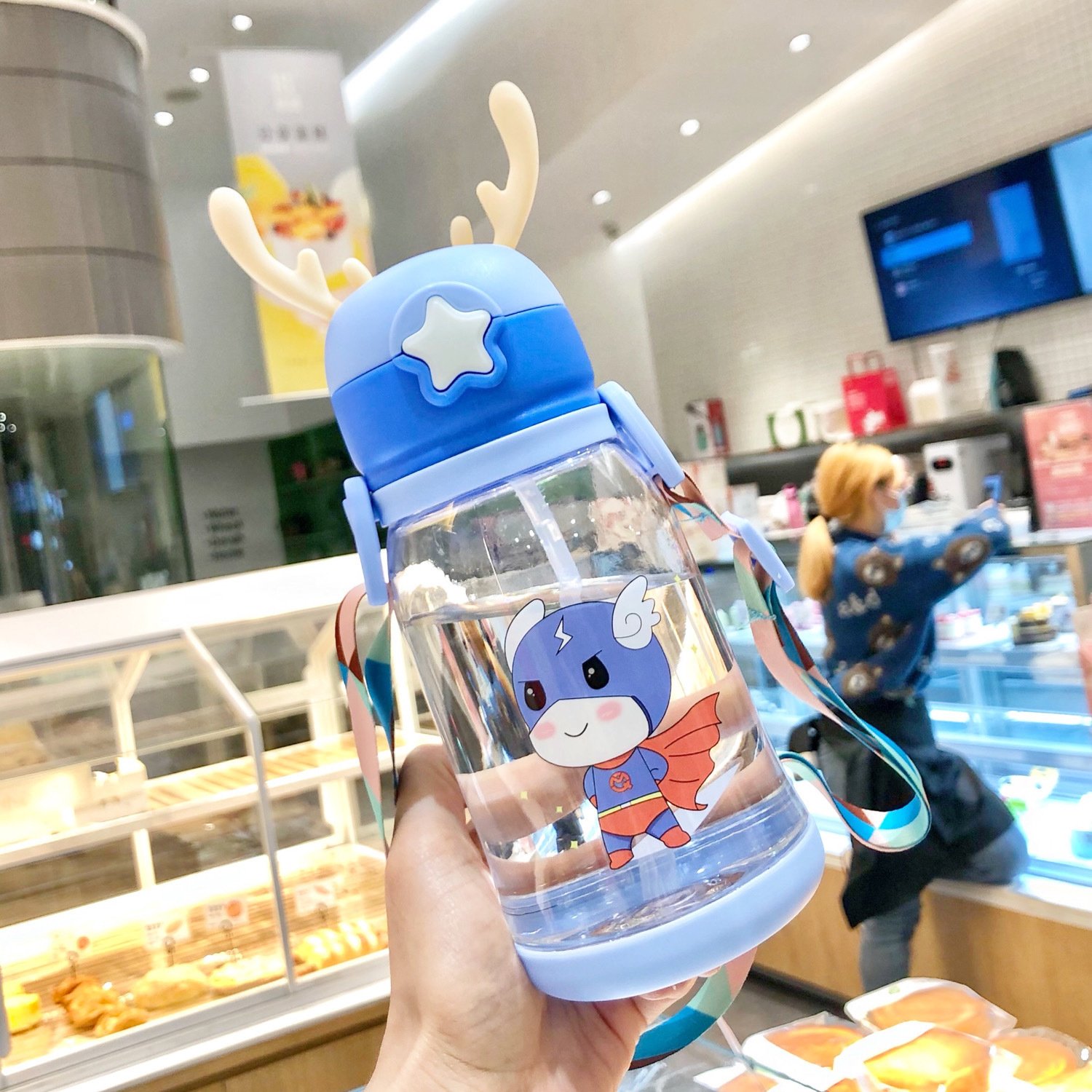 Low MOQ Cheap 500ml Plastic Kids Children Cute Cartoon Strap Kindergarten Primary School Student Cup Water Bottle With Straw