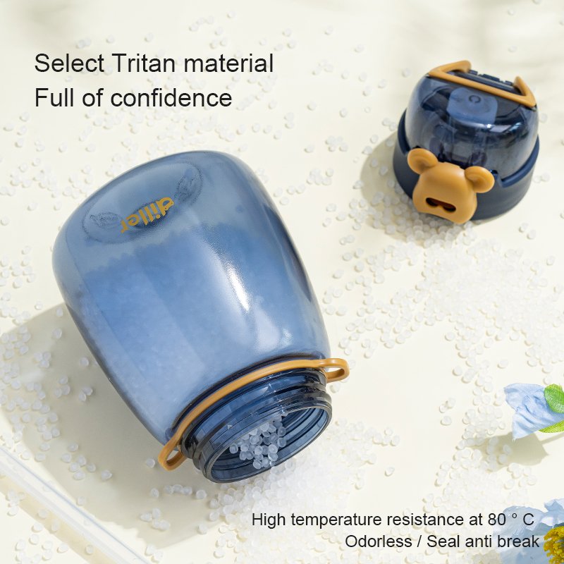 Wholesale New Fashionable bear Plastic Water Bottle Tritan BPA free Potbelly Straw Bottles With Strap