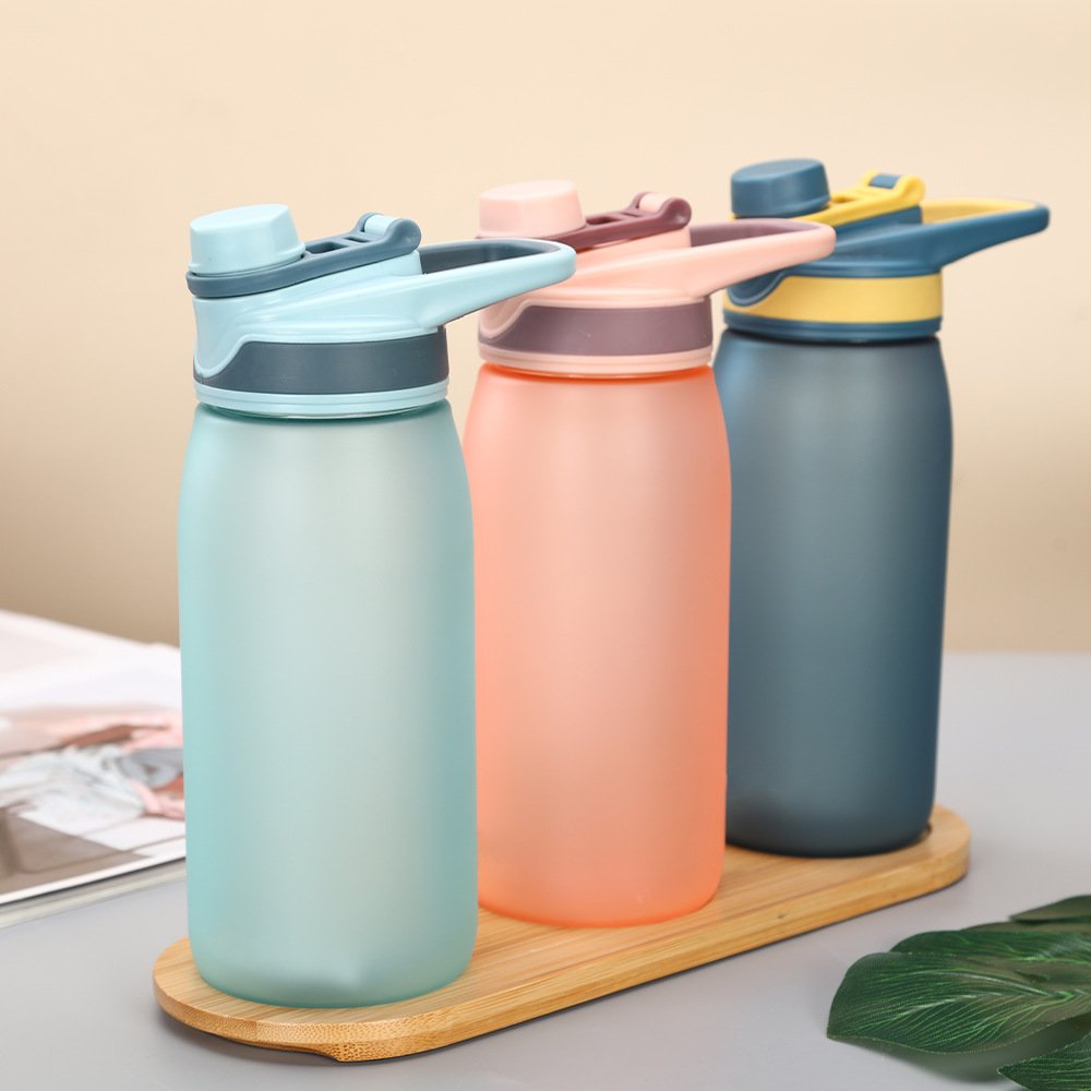 Wholesale support custom eco-friendly tritan material bpa free sports plastic drinking with flip top lid water bottle