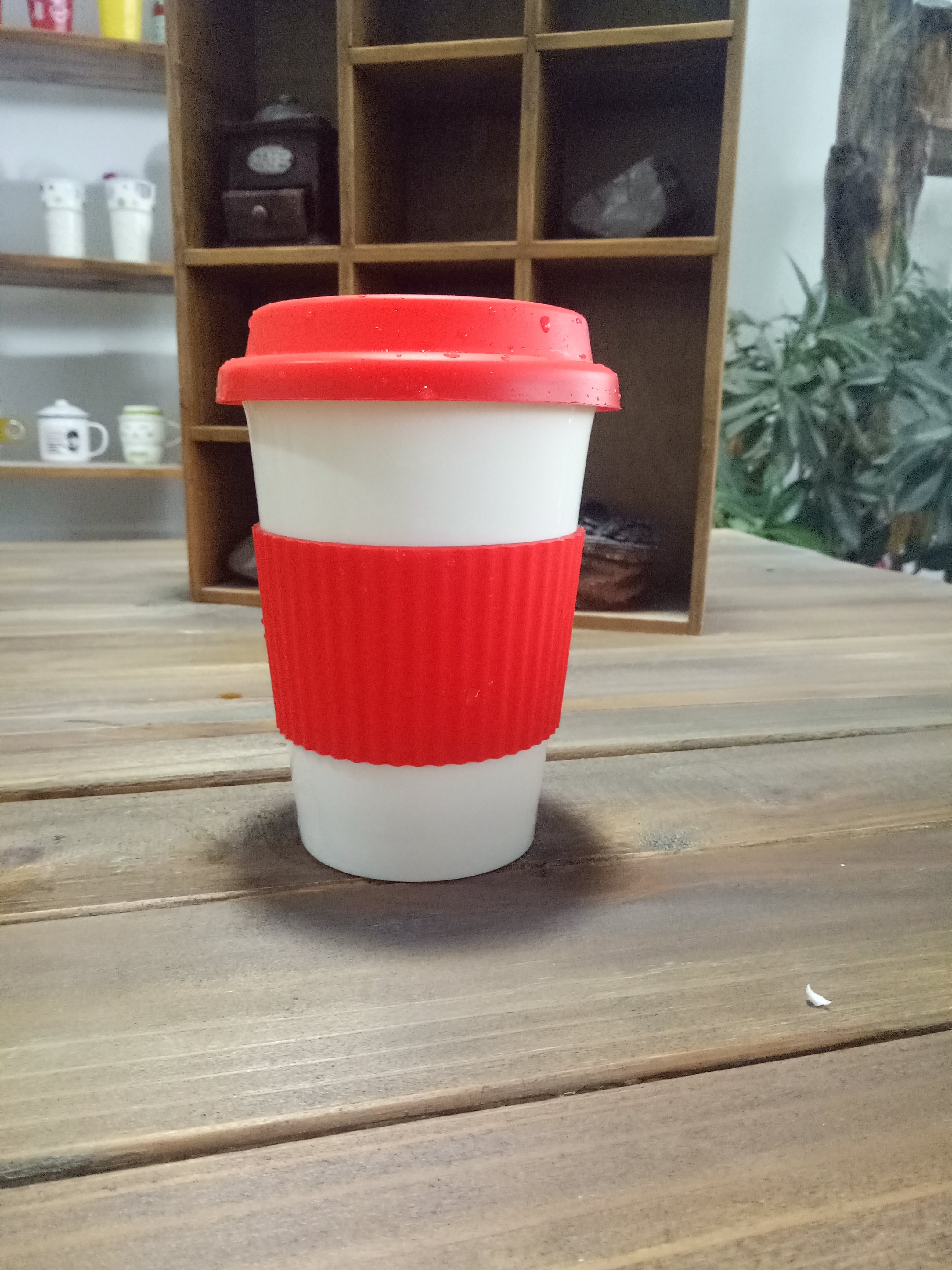 Small Quantity double wall porcelain coffee mugs with color sleeve