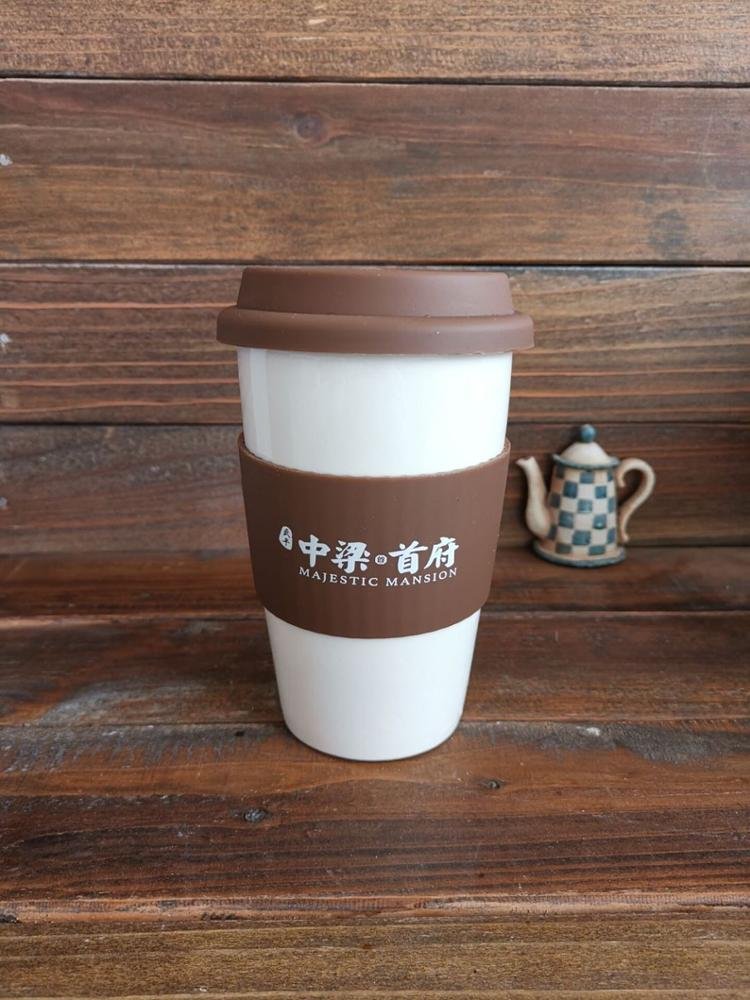 Small Quantity double wall porcelain coffee mugs with color sleeve