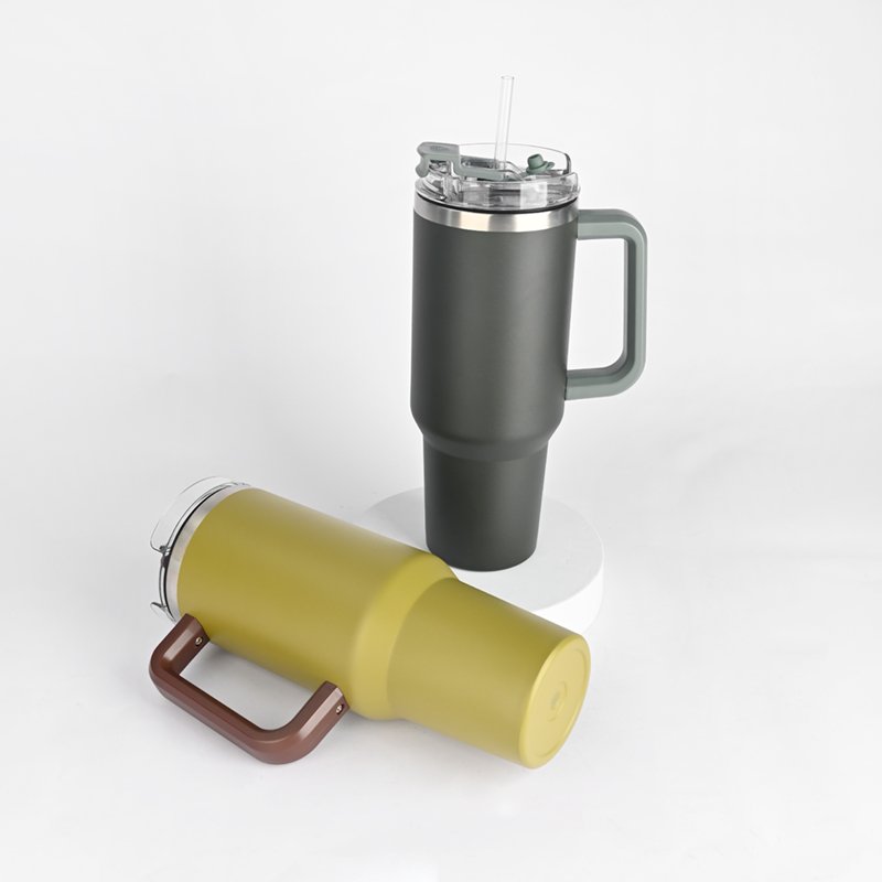 Custom logo 304 Stainless Steel Double Wall Tumbler Water Bottle for Outdoor Travel Coffee Mug and Tea cup 40oz with Lid Handle