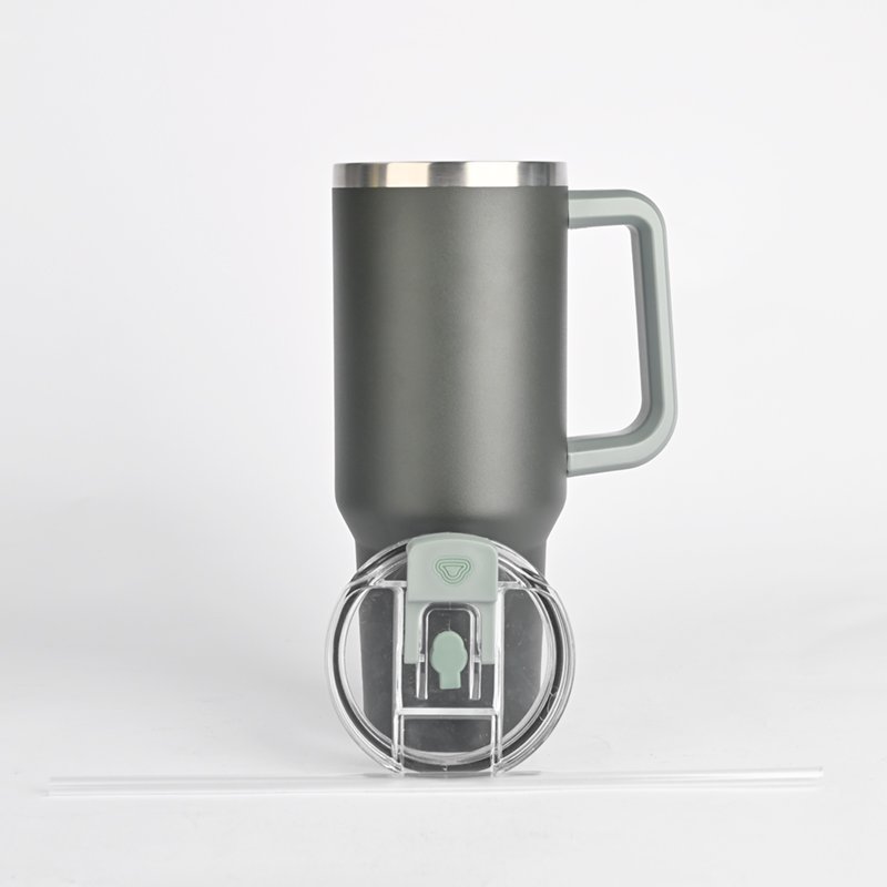 Custom logo 304 Stainless Steel Double Wall Tumbler Water Bottle for Outdoor Travel Coffee Mug and Tea cup 40oz with Lid Handle
