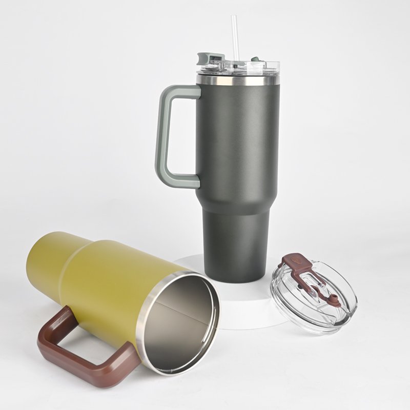 Custom logo 304 Stainless Steel Double Wall Tumbler Water Bottle for Outdoor Travel Coffee Mug and Tea cup 40oz with Lid Handle
