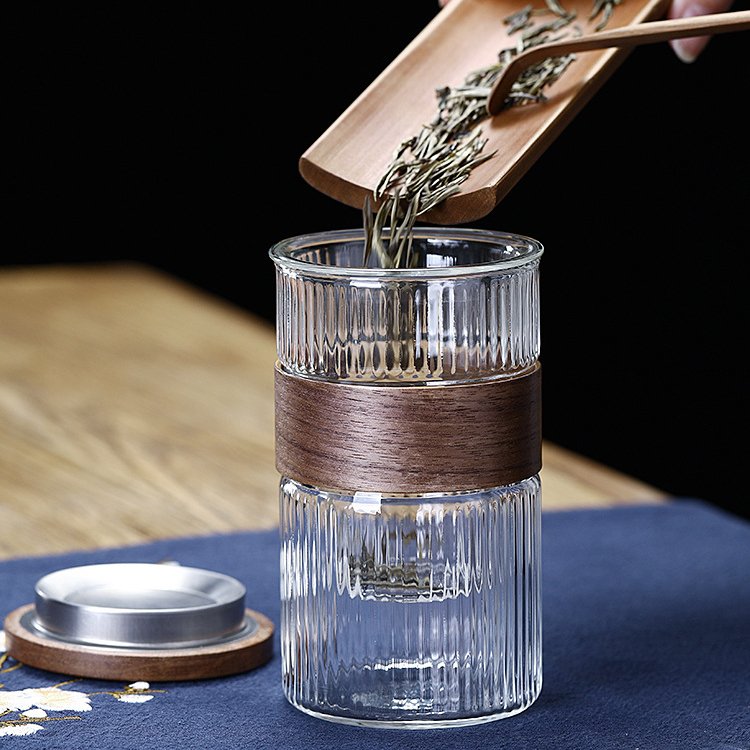 Custom 400ml Heat Resistant Hammer Tone Ribbed Glass Tea Infuser Water Bottle with Wood Sleeve and Lid