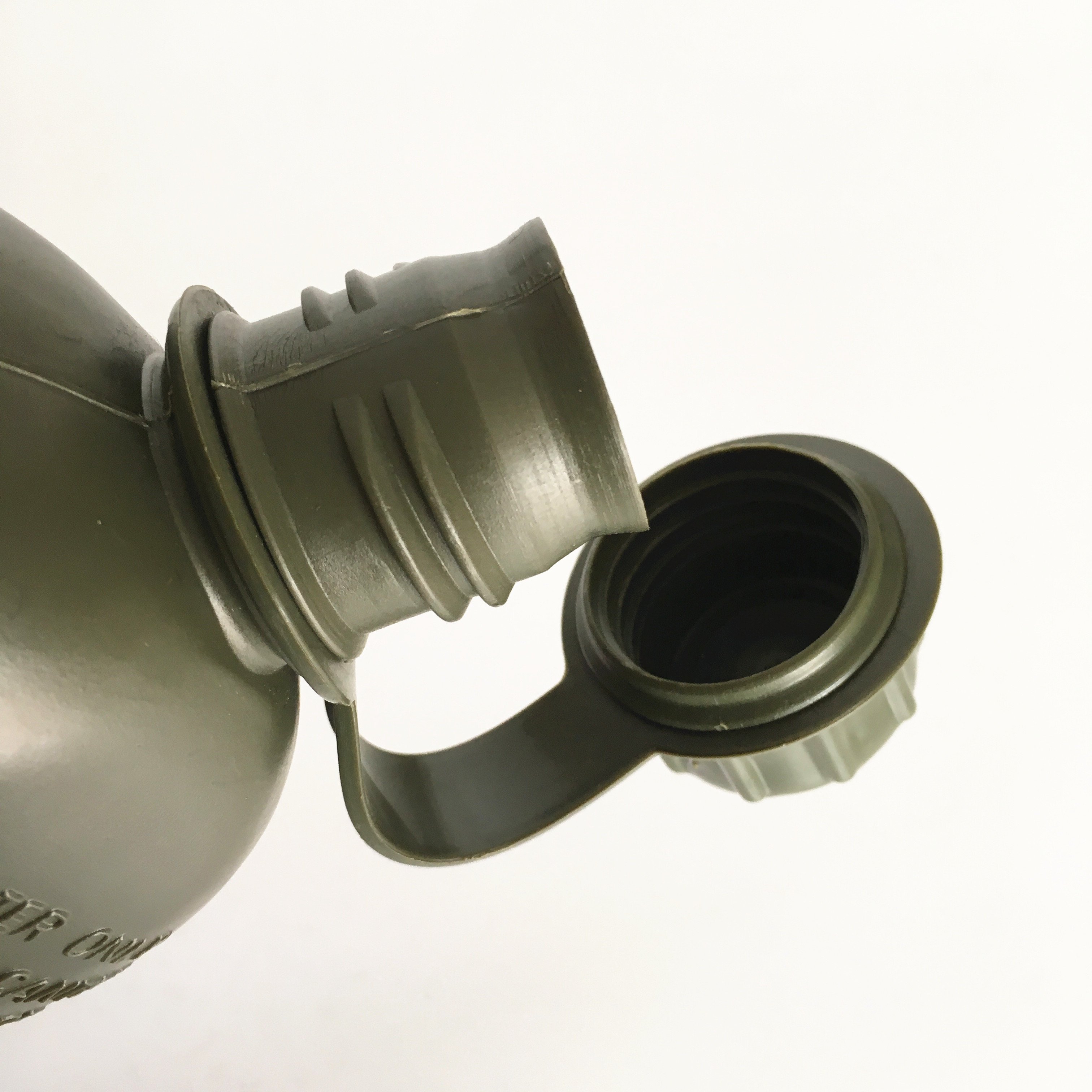Competitive price 1000 ml field green pe field plastic water bottle