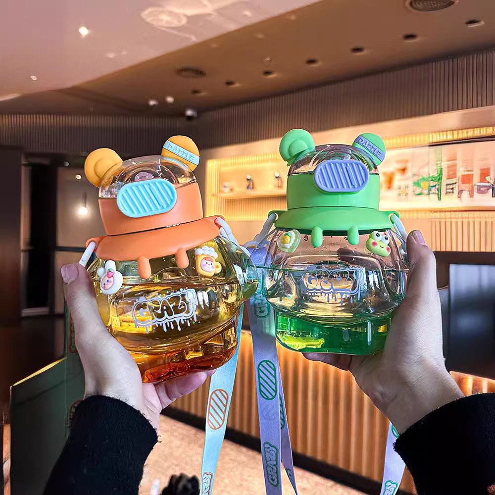 Seaygift Children summer new Lightning bear cartoon plastic straw cups milk mug Outdoor leak proof portable plastic water bottle